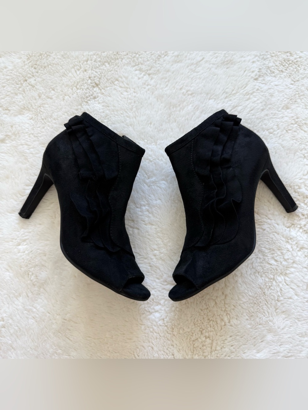 Unisa women faux suede heel boots size 6 US